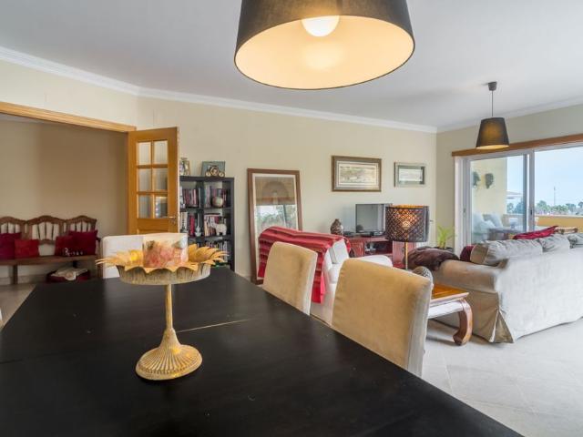 APARTAMENTO T3 NOS JARDINS DA PAREDE VOLTADO AO MAR E JARDIM