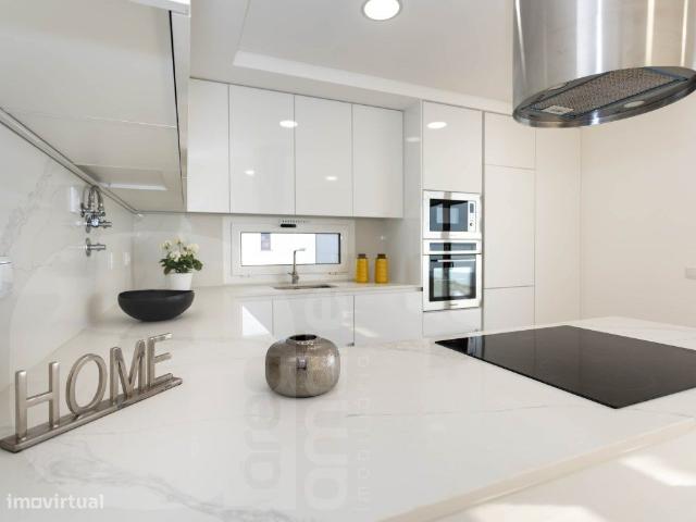 Apartamento T3 novo | magnificas reas | varandas | parqueamento |.