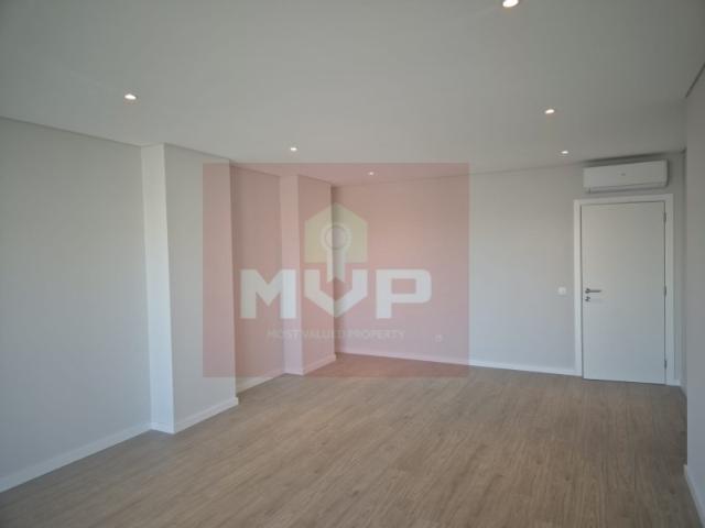 Apartamento T3 Novo no Montenegro
