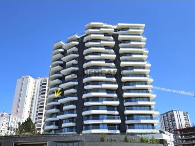 Apartamento T3 novo no Jardins de Miralfores, Algés