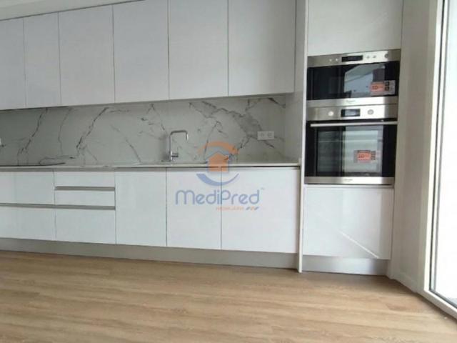 Apartamento T3 NOVO c/ 2 Varandas e BOX | Santo António dos Cavaleiros, Loures