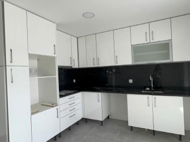 Apartamento T3 NOVO com 1 parqueamento, Quinta da Ladeira