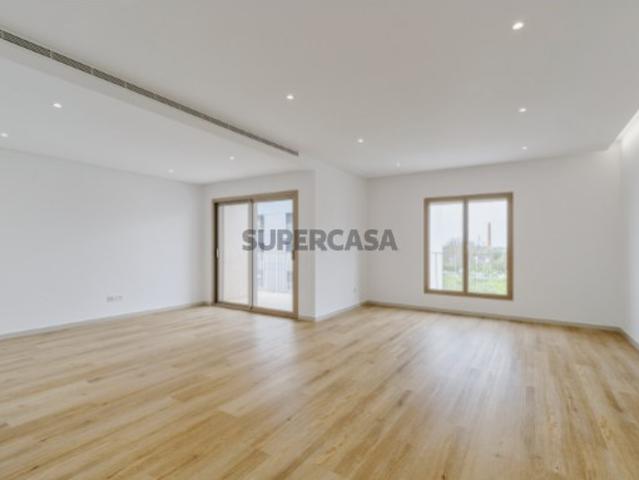Apartamento T3 novo com 2 parqueamentos Montijo