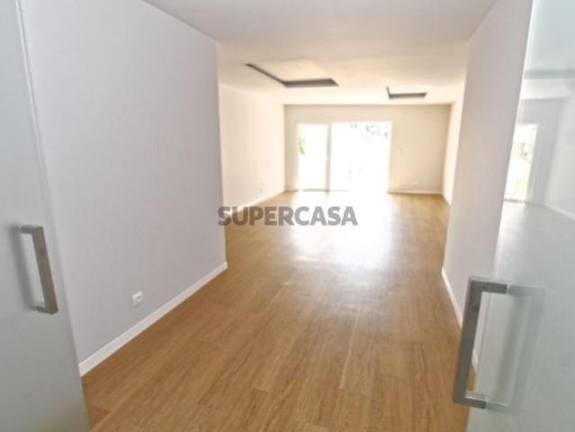 Apartamento T3 novo com 2 parqueamentos Quinta das Marianas em Carcavelos