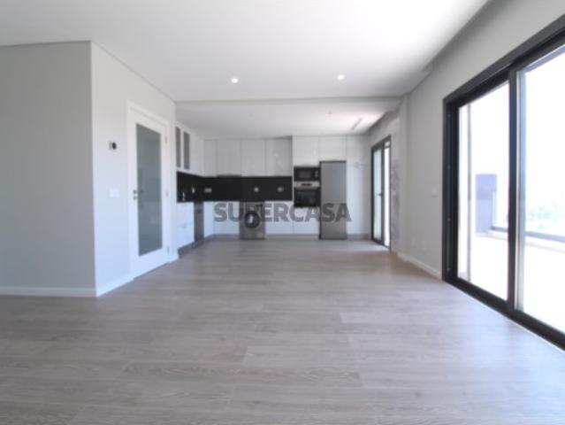 Apartamento T3 novo, com terraço, varanda, estacionamento e arrecadação, em Gambelas Faro