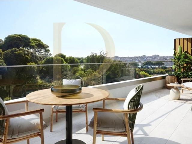 Apartamento T3 novo com elevador, terraço, estacionamento e jacuzzi em Seixal