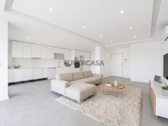 Apartamento T3 novo com elevador, parqueamento e arrecadação em condomínio privado em Paio Pires
