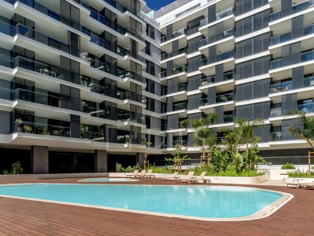 Apartamento T3 novo com estacionamento nas Avenidas Novas