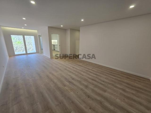 Apartamento T3 Novo, com Parqueamento para 2 carros, Casas do Lago, Amadora
