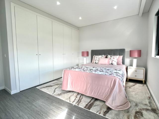 Apartamento T3 Novo com Piscina, Arrecadação e Estacionamento em Olhão
