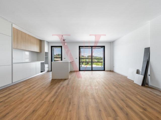 Apartamento T3 Novo com Piscina em Condomínio Privado
