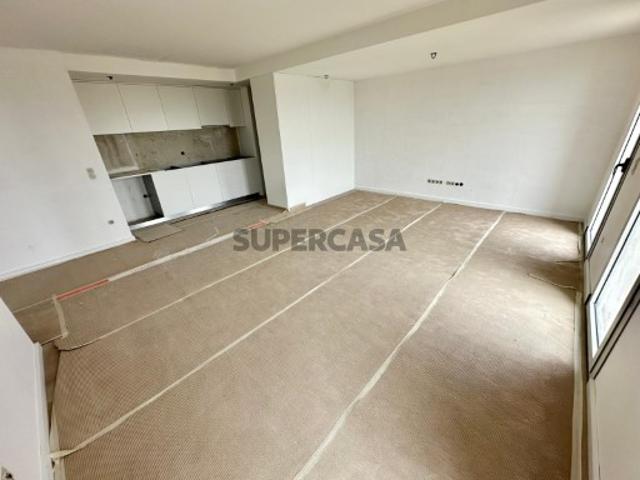 Apartamento T3 Novo de 2 Frentes com Varanda e Lugar de Garagem Vilar de Andorinho