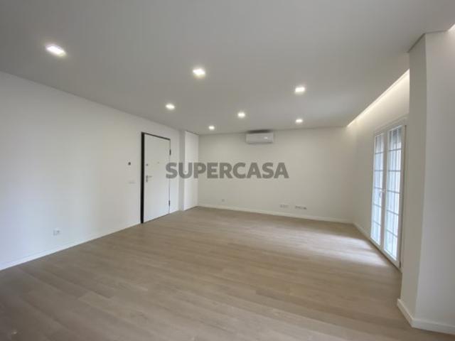Apartamento T3 NOVO em Águas Livres, Amadora