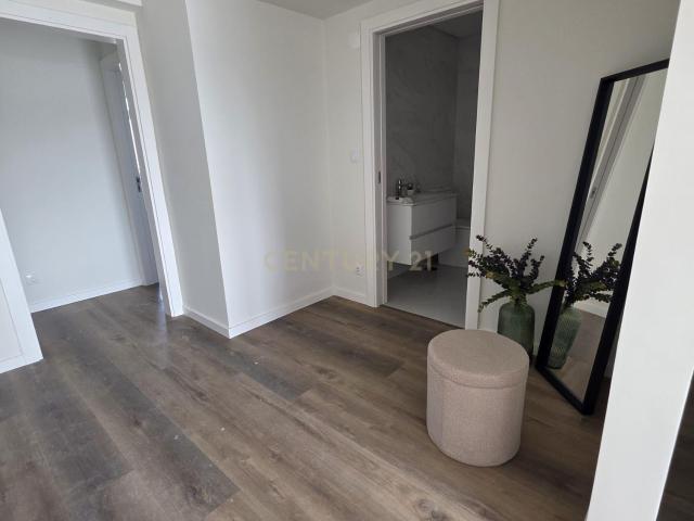 Apartamento T3 Novo em Benfica | varanda aberta | suite | 2 elevadores e 2 Anos de Garantia