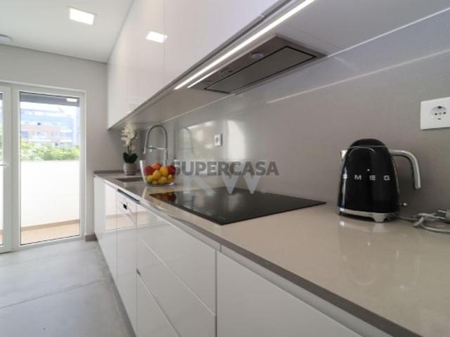 Apartamento T3 Novo em Carcavelos com Excelentes Acabamentos