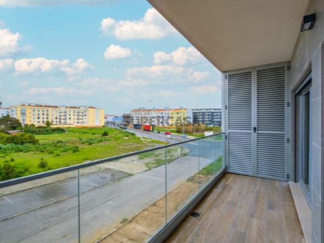 Apartamento T3 novo em condomínio privado com piscina no Montijo