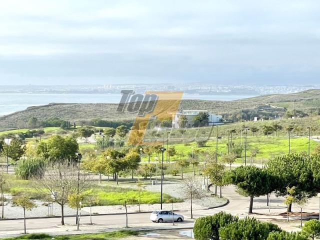 Apartamento T3, novo, vista de mar com parqueamento Capuchos Caparica