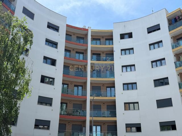 Apartamento T3 para no Jardim da Amoreira com Garagem