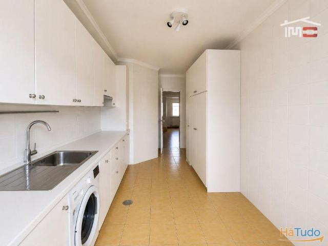 Apartamento T3 para Arrendamento | 120 m² | Urbanização Janelas do Parque | Luminoso | Entrada em Setembro | 26084094477