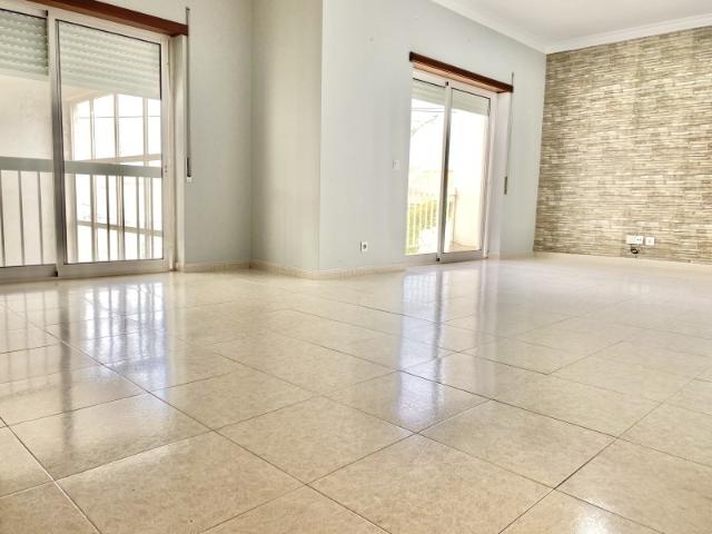 Apartamento T3 para arrendamento anual em Sítio da Nazaré