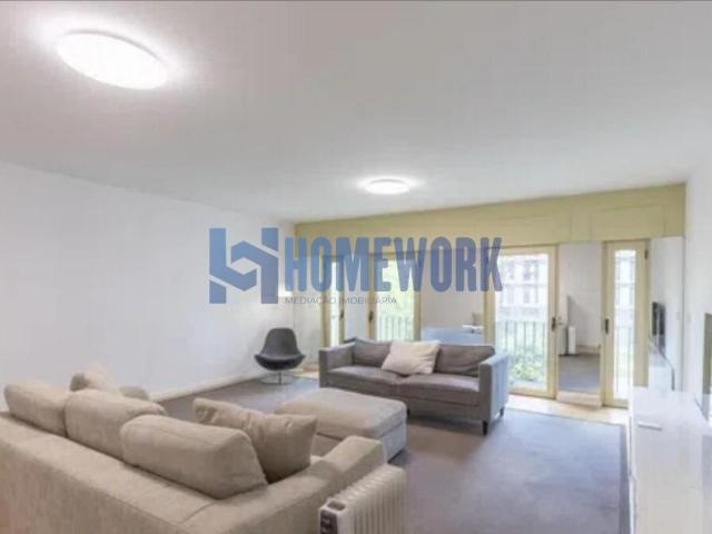 Apartamento T3 para Arrendamento | Avenidas Novas | Parqueamento | 142 m²