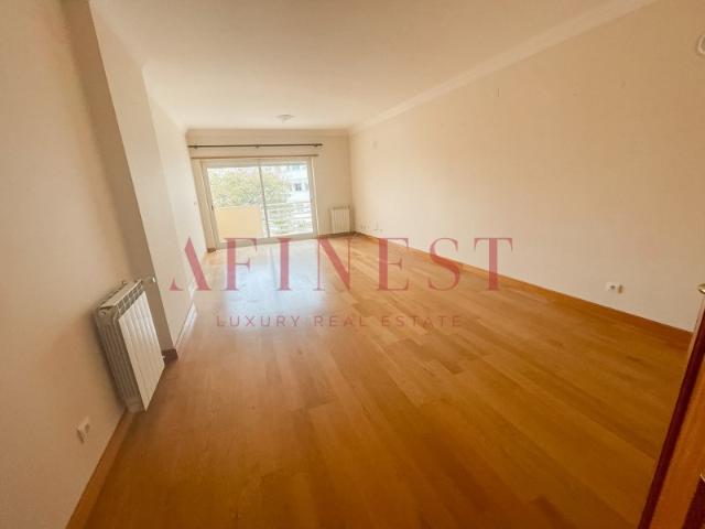 Apartamento T3 para Arrendamento nos Jardins da Parede