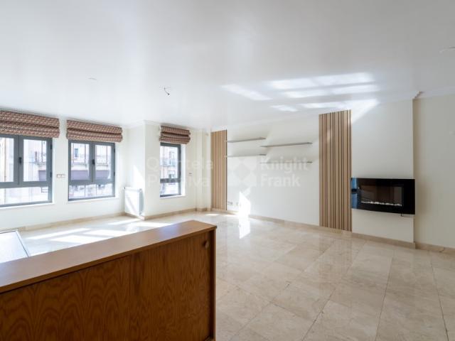 Apartamento T3 para arrendamento sem móveis em Picoas