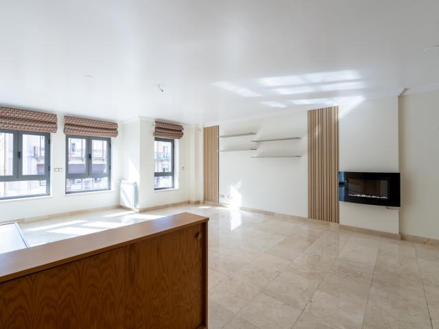 Apartamento T3 para arrendamento sem móveis em Picoas