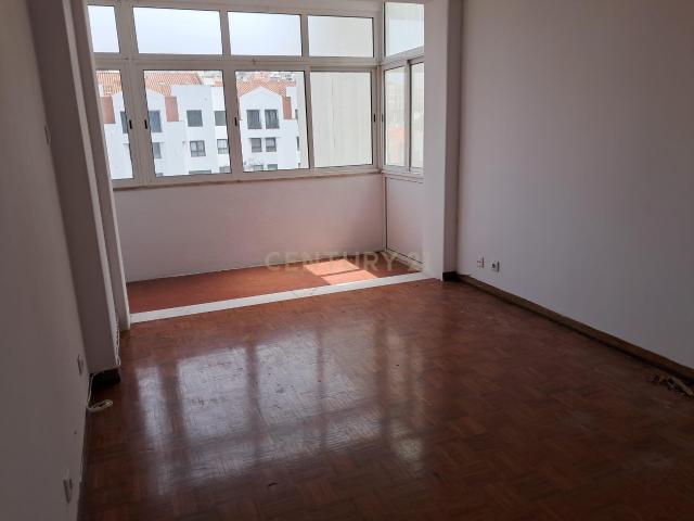 Apartamento T3 para arrendar – Entrada imediata em Lisboa/ Benfica com garagem