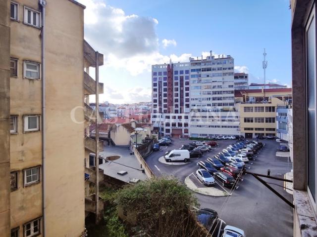 Apartamento T3 para remodelar junto das Amoreiras, Lisboa Lisboa