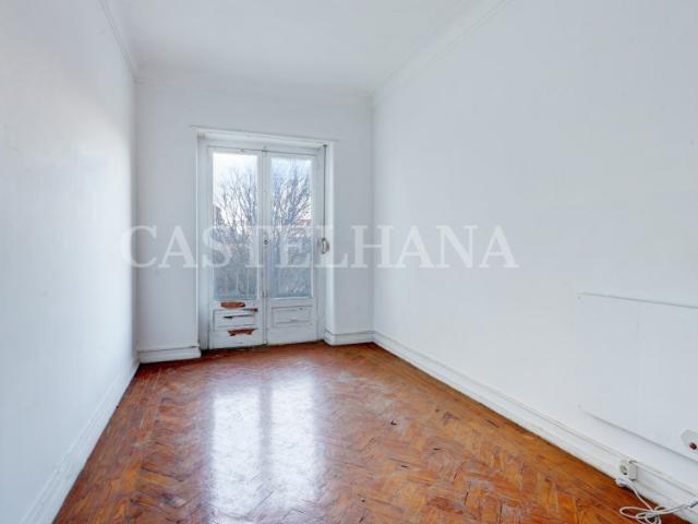 Apartamento T3 para remodelar junto das Amoreiras, Lisboa Lisboa