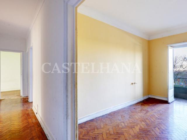Apartamento T3 para remodelar junto das Amoreiras, Lisboa Lisboa