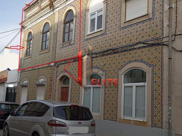 Apartamento T3 – Para Remodelar no Centro de Salvaterra de Magos