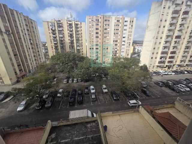 Apartamento T3 para renovar no Carregado 113m² Carregado e Cadafais