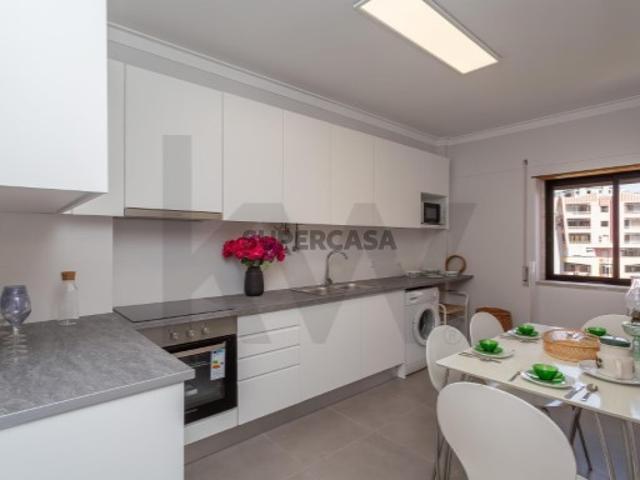 APARTAMENTO T3 | PARA VENDA | ALMADA Excelente Localização, Comodidades e Proximidade à Praia