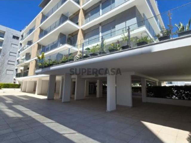 Apartamento T3 para venda em zona nobre de Carcavelos