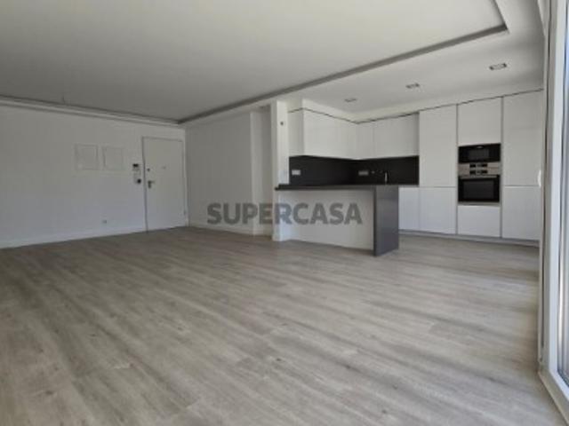 Apartamento T3 para venda em zona nobre de Carcavelos