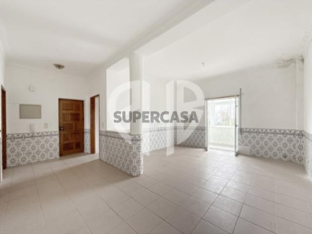 Apartamento T3+2+1+0 / Parchal Lagoa