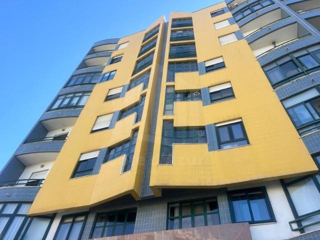 Apartamento T3 Parque da Paz no Feijó com Arrecadação e duas Varandas