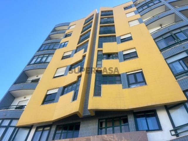 Apartamento T3 Parque da Paz no Feijó com Arrecadação e duas Varandas