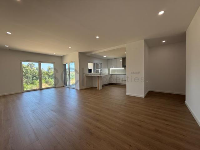 Apartamento T3 Parque Luso II com Terraço e Box 2 carros