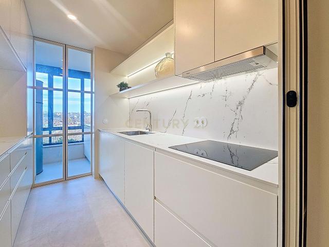 Apartamento T3 Pinhais da Foz Renovado com Vista Panorâmica em Porto