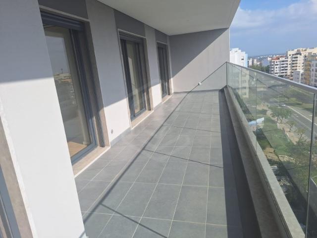 Palácio BR Avenida Apartamento T3, piscina na cobertura, Faro, Algarve
