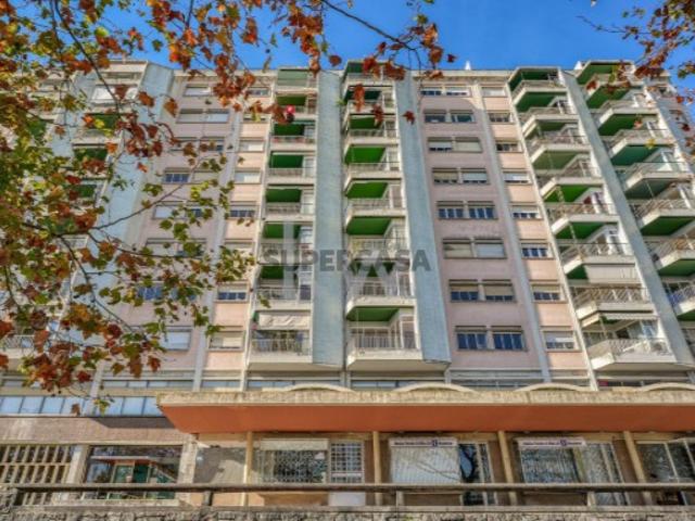 Apartamento T3 Praça das Águas Livres, Campo de Ourique Uma Vista Única!
