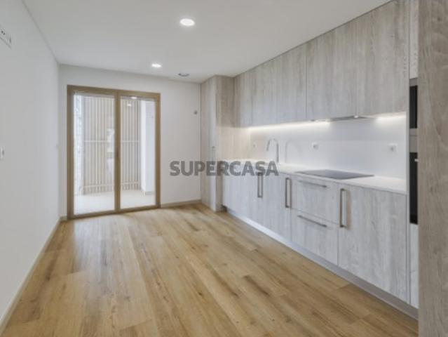 Apartamento T3 R/C com grande terraço Montijo