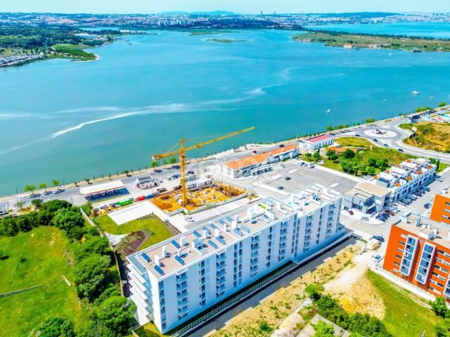 Apartamento T3, R/C Novo, Condomínio Colina do Outeiro, Seixal