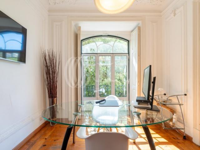 Apartamento T3 remodelado, nas Avenidas Novas, em Lisboa