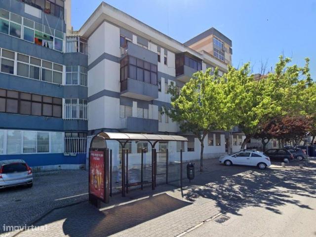 Apartamento T3 Remodelado nas Paivas