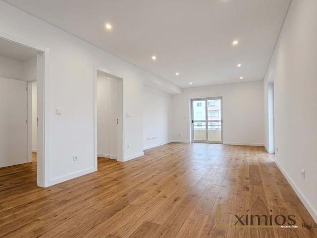 Apartamento T3 remodelado, no Centro da Póvoa de Varzim