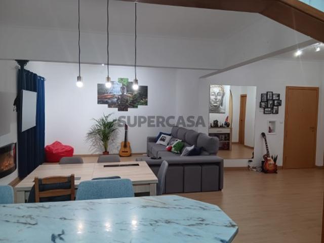 Apartamento T3 remodelado no Feijó